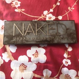 Urban Decay Naked Smoky eyeshadow palette
